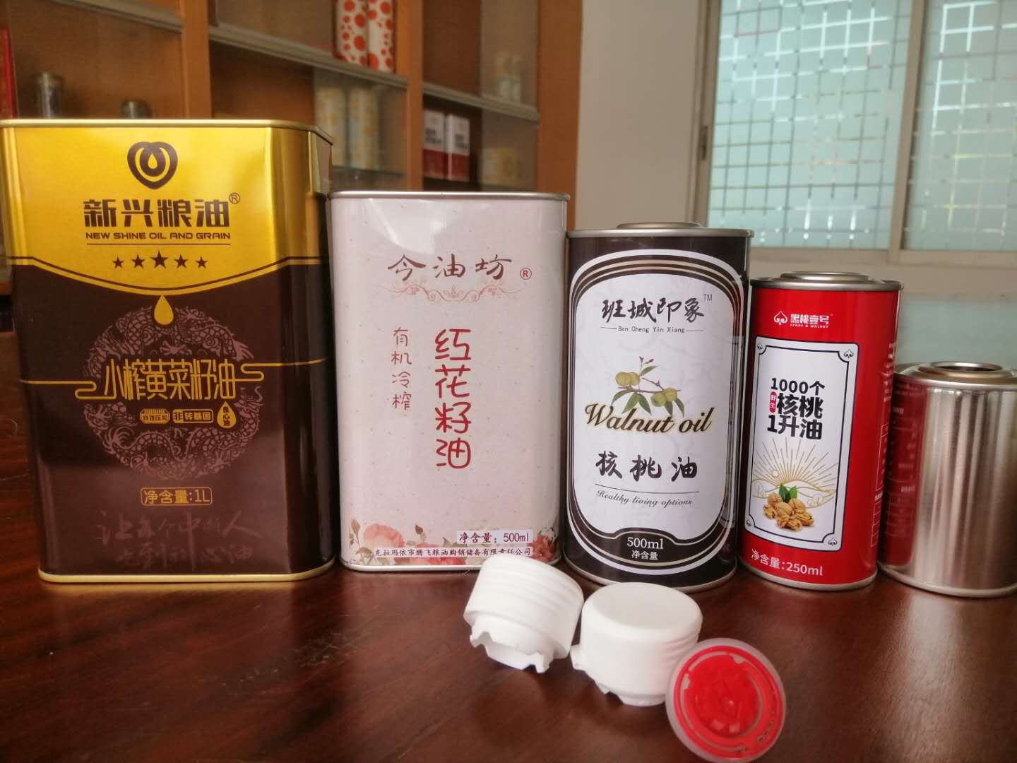 核桃油鐵罐包裝規(guī)格尺寸 250毫升核桃油價格  500毫升核桃油鐵罐設計