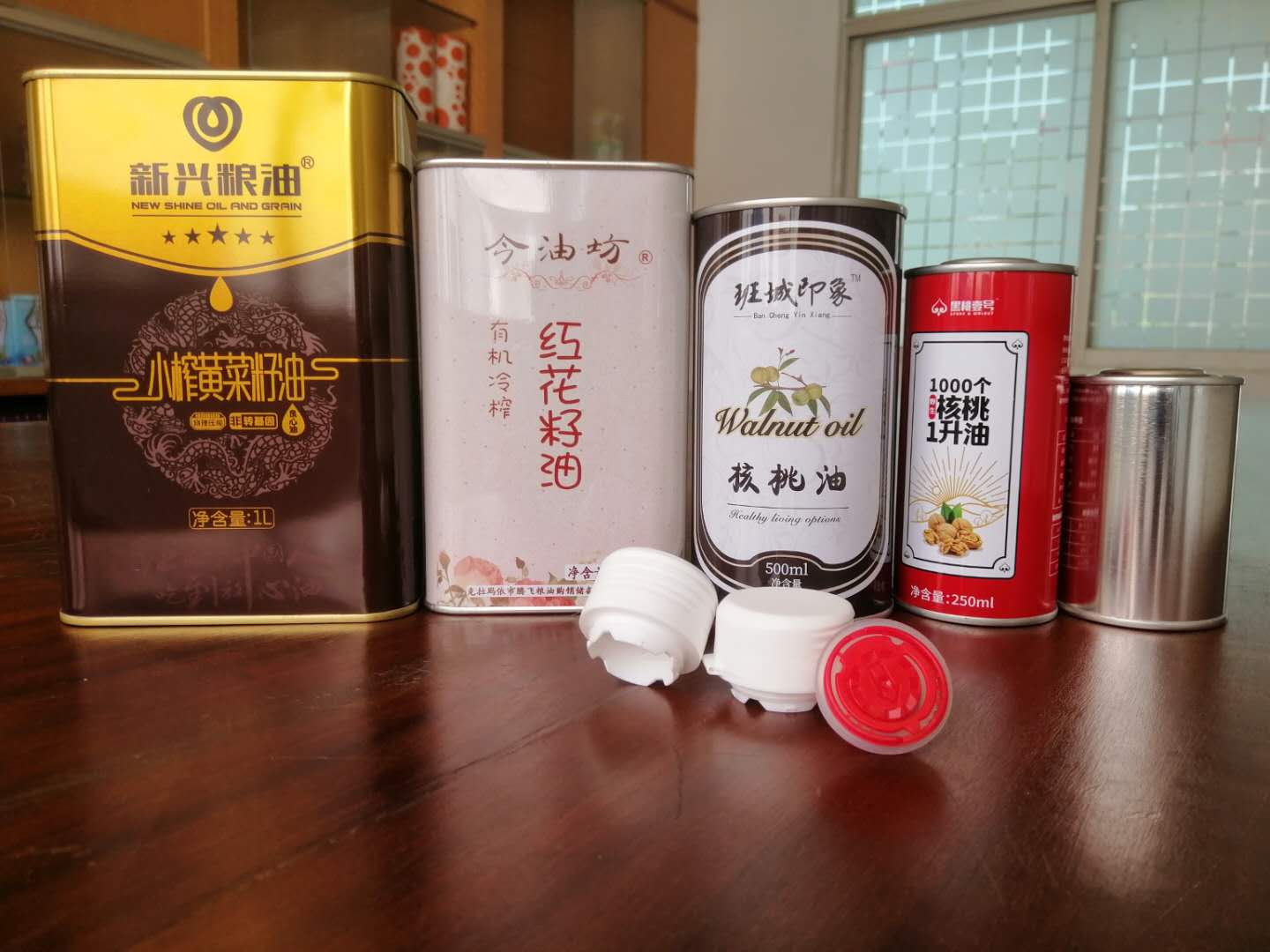 核桃油鐵罐包裝規(guī)格尺寸 250毫升核桃油價格  500毫升核桃油鐵罐設計